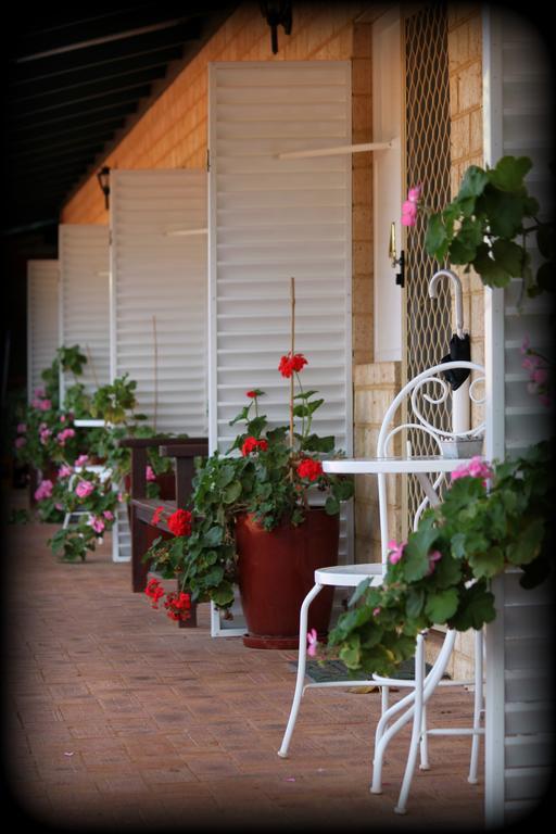 York'S Boutique Motel Exterior photo