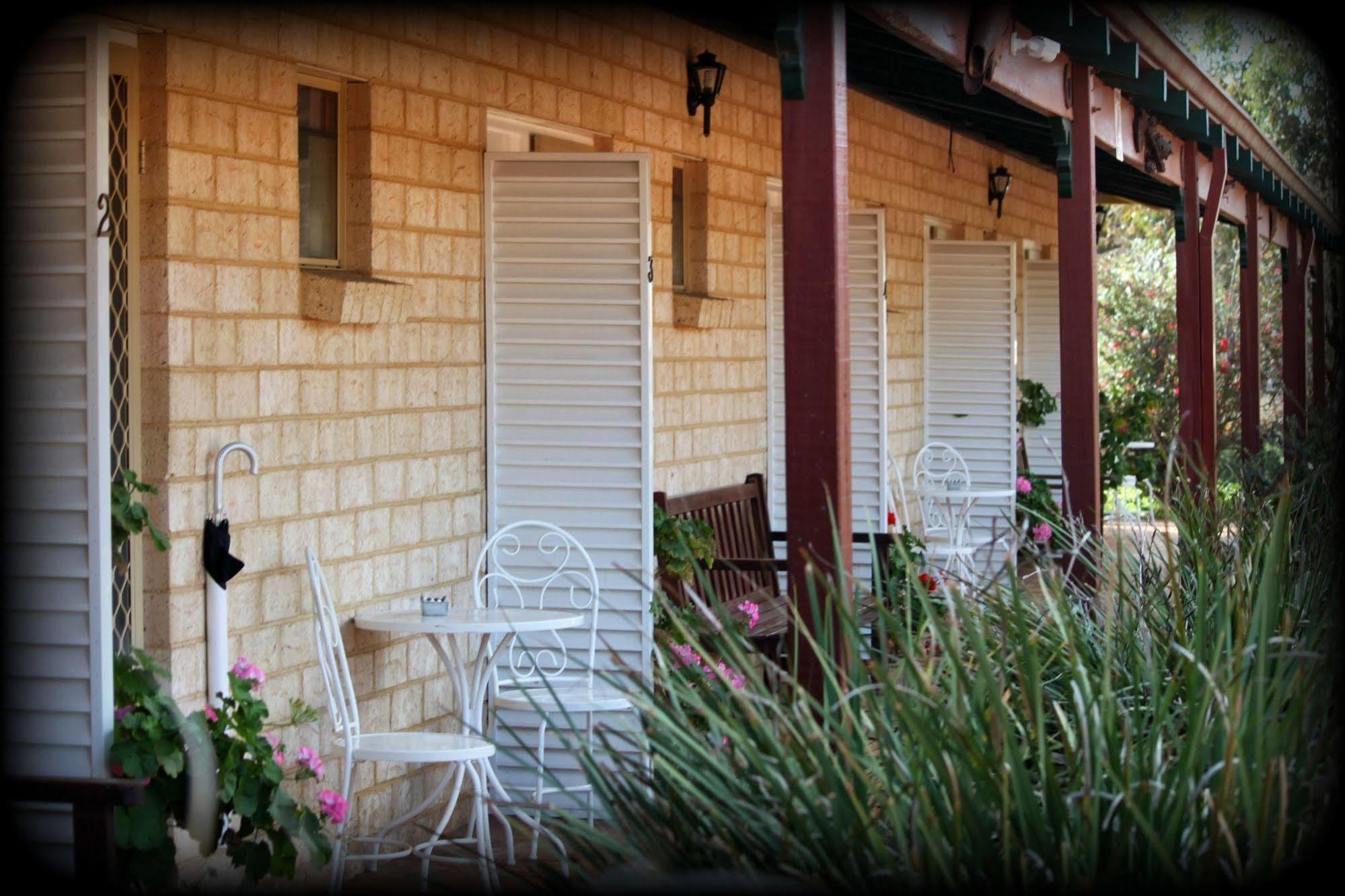 York'S Boutique Motel Exterior photo